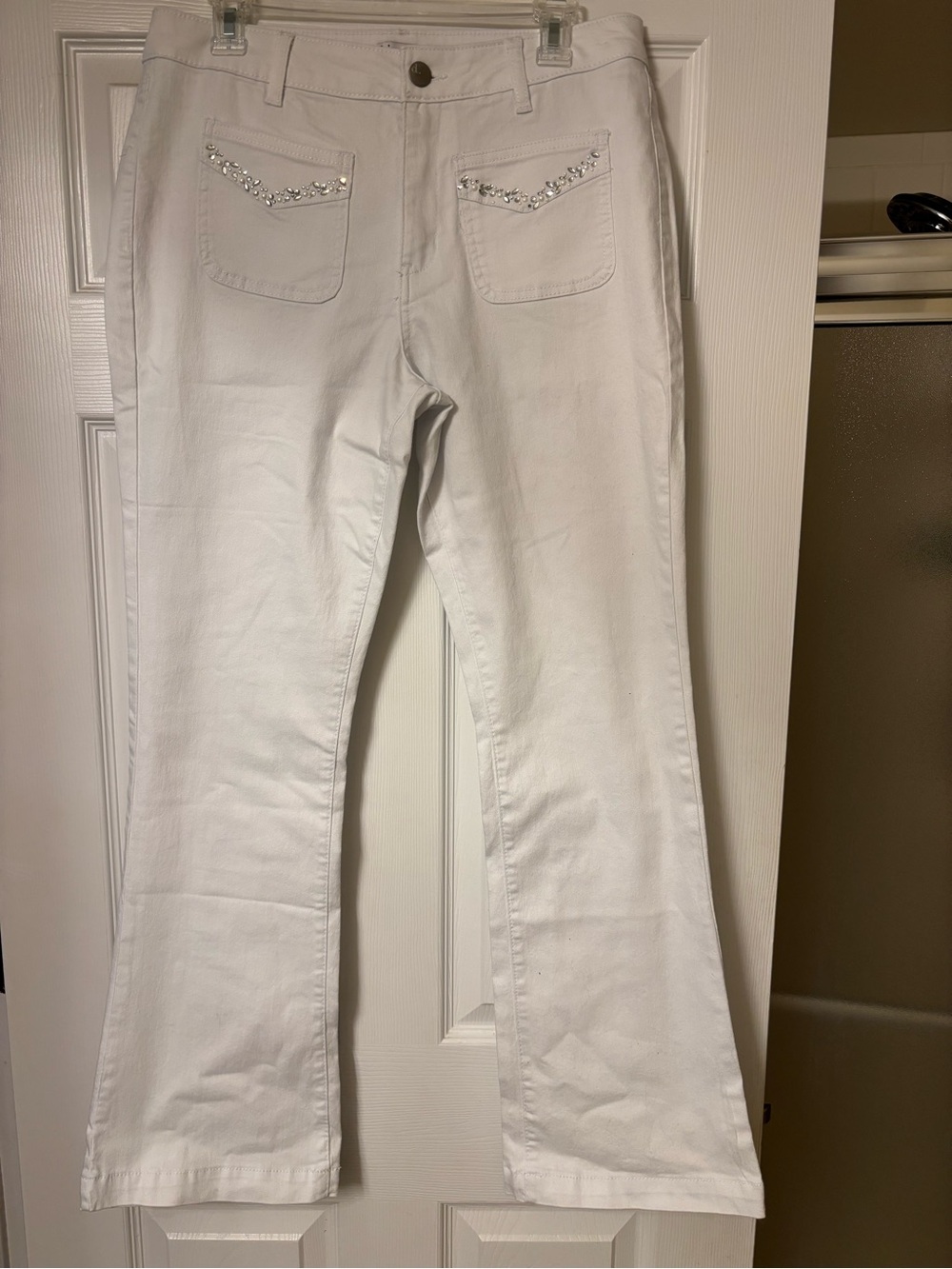 New w/out tags White Women's Embellished Pocket Jeans. Sz 12.